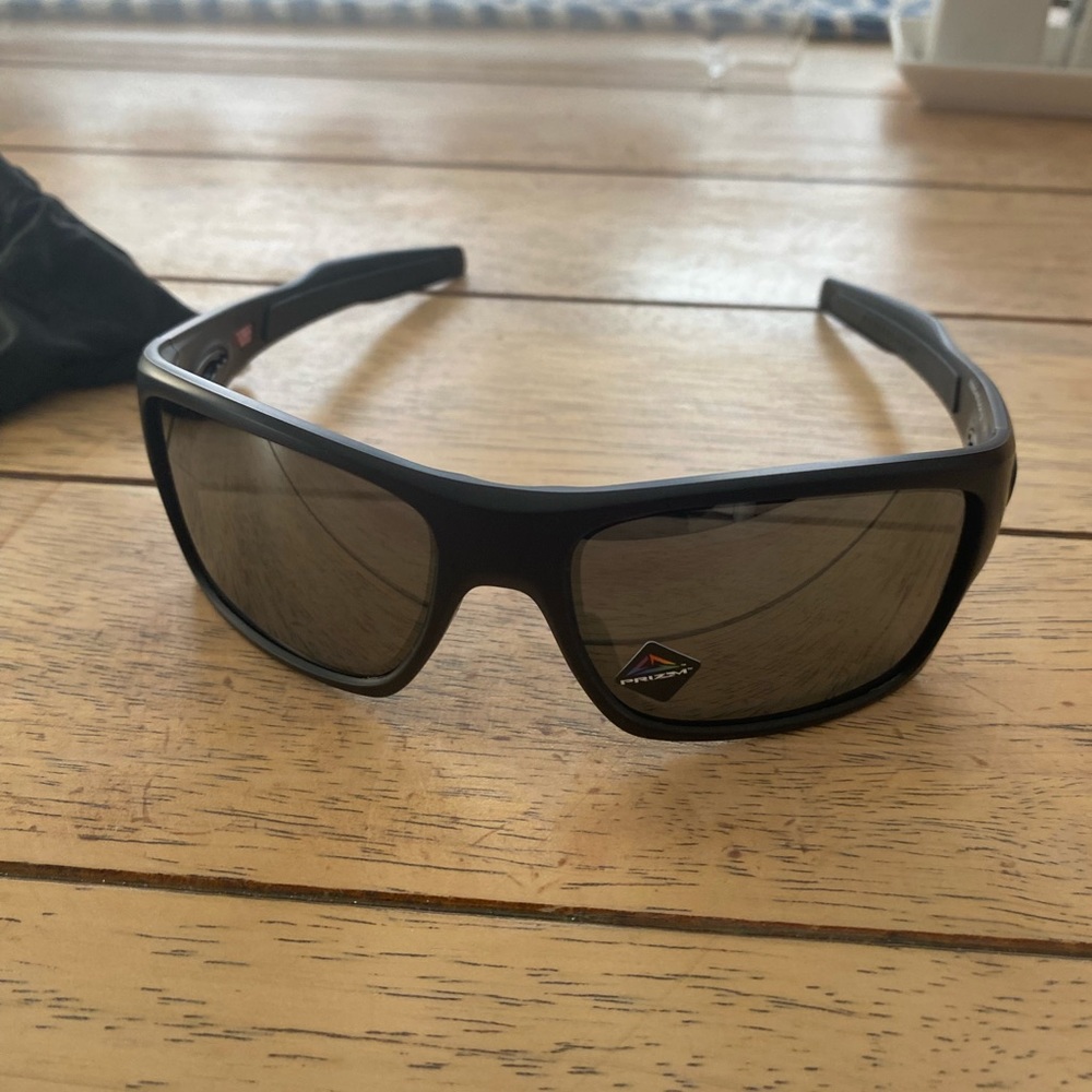 LIKE NEW - Oakley Matte Black Turbine